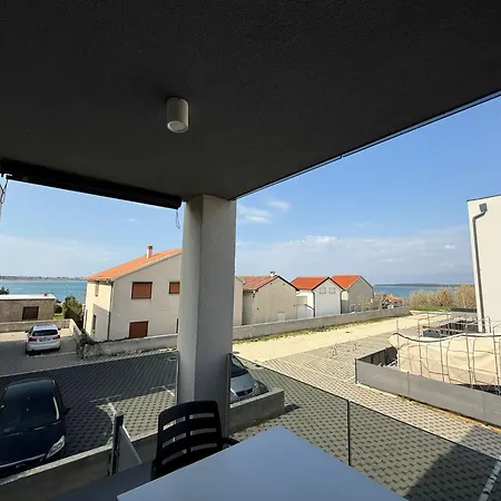 Apartment Mali Nin
