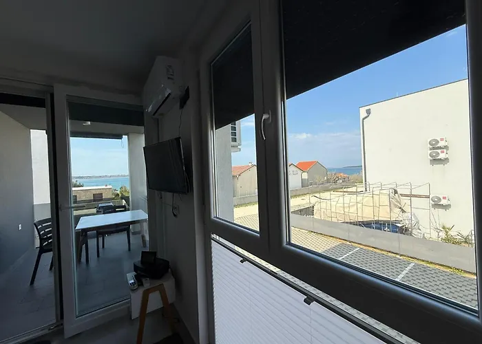 Apartment Mali Nin
