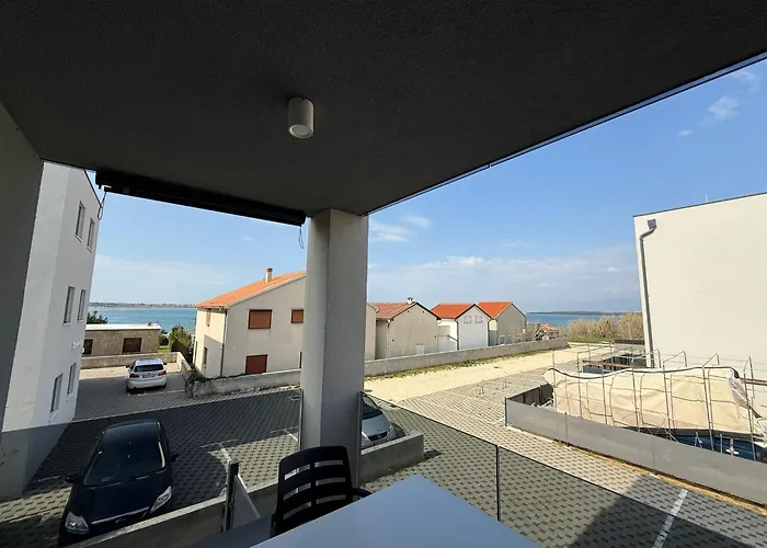 Apartment Mali Nin
